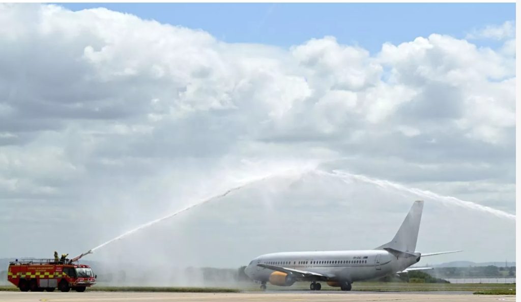 Private jet lands in England – Liverpool spotted in secret transfer talks: report