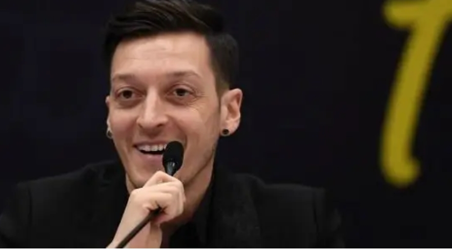 Mesut ozil named the ONE PREMIER LEAGUE player that He wished to play with.