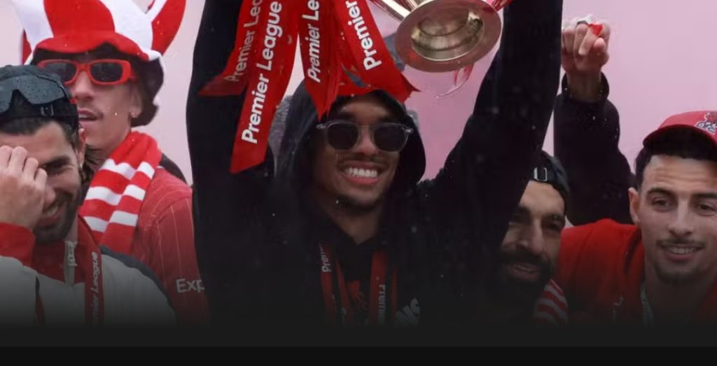 Curtis Jones’ Reaction to Trent Alexander-Arnold Crying During Liverpool Trophy Parade
