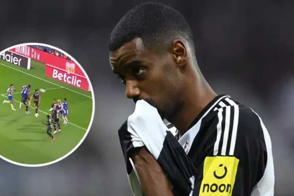 Liverpool fans are convinced Alexander Isak transfer saga is ‘done’ after Samu ‘sends message’ to Newcastle after Porto win