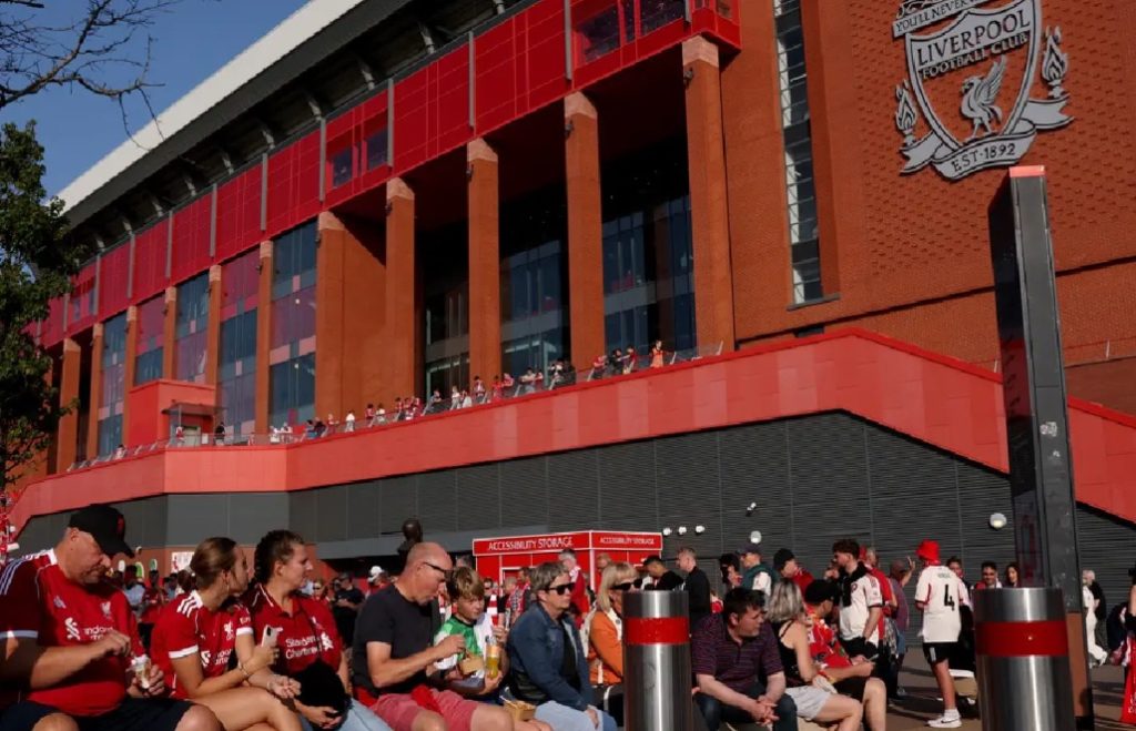 Excellent business’ – Journalist heaps praise on Liverpool after official confirmation of transfer